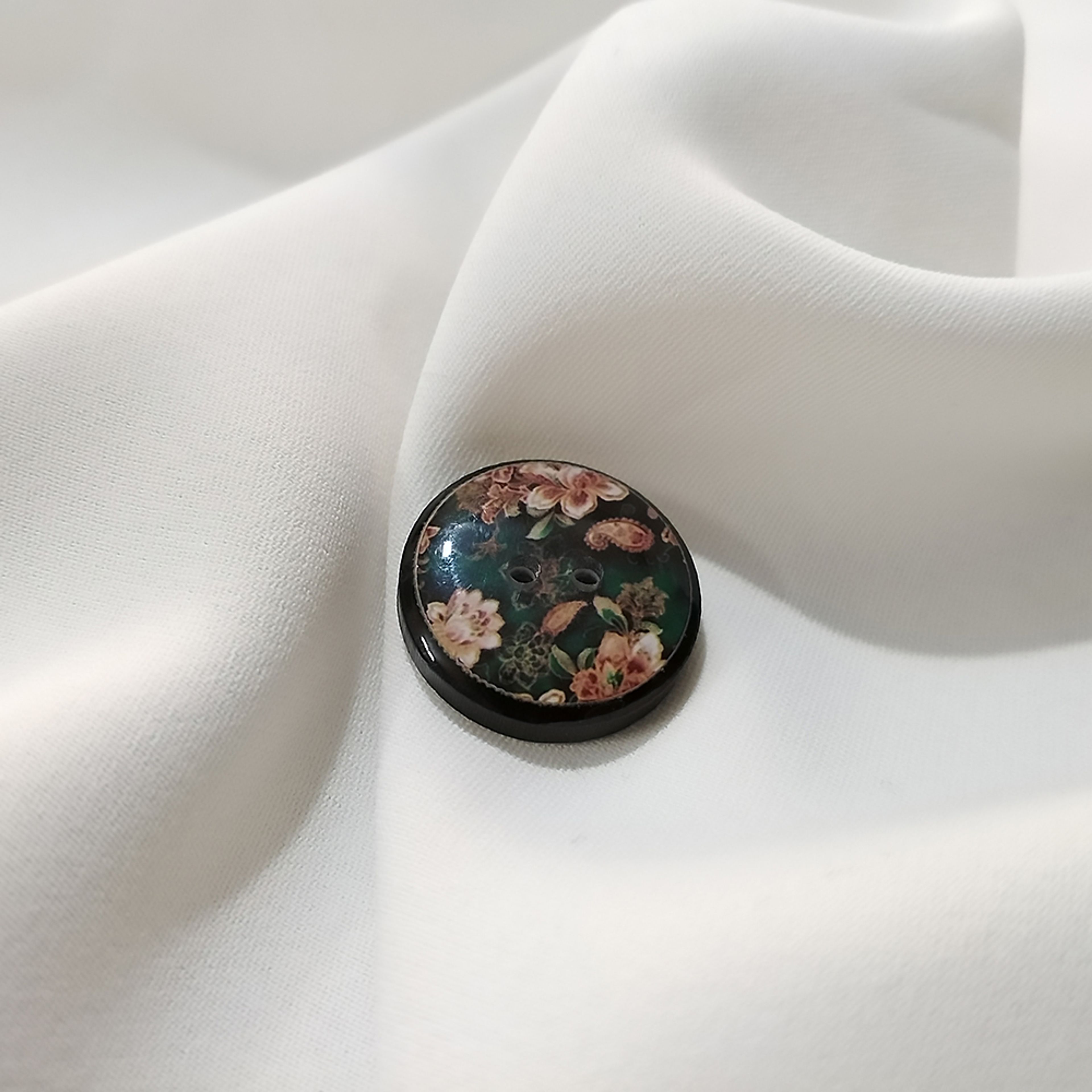 خرید اینترنتی دکمه دو سوراخه گلدار سبز یشمی D106 سایز 1