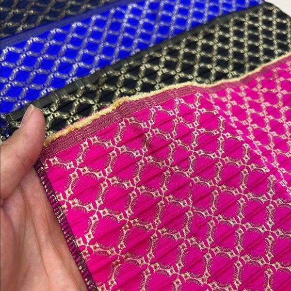پارچه تافته ژاکارد پفکی هندی