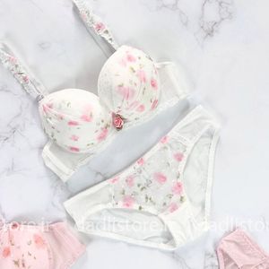 فروش اینترنتی ست شورت و سوتین اسفنجی طرح گل