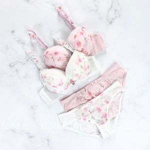 فروش اینترنتی ست شورت و سوتین اسفنجی طرح گل