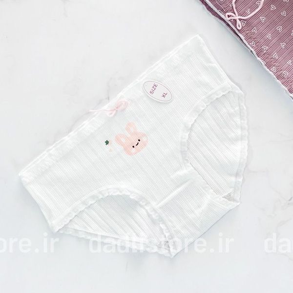 شورت نخ پنبه عروسکی سفید کالباسی طرح توت فرنگی