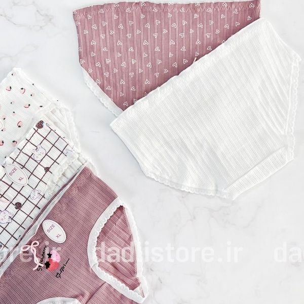 شورت نخ پنبه عروسکی سفید کالباسی طرح توت فرنگی