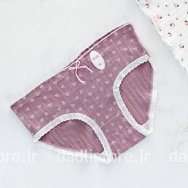 شورت نخ پنبه عروسکی سفید کالباسی طرح توت فرنگی