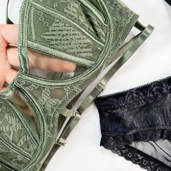 ست شورت و سوتین تور و دانتل هارنس دار