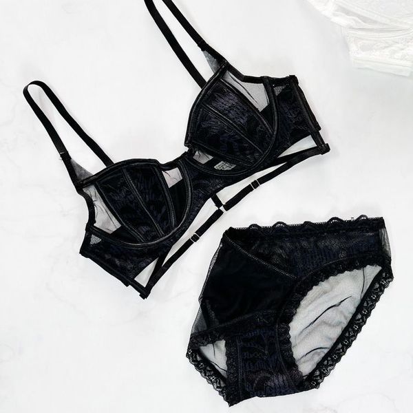 ست شورت و سوتین تور و دانتل هارنس دار