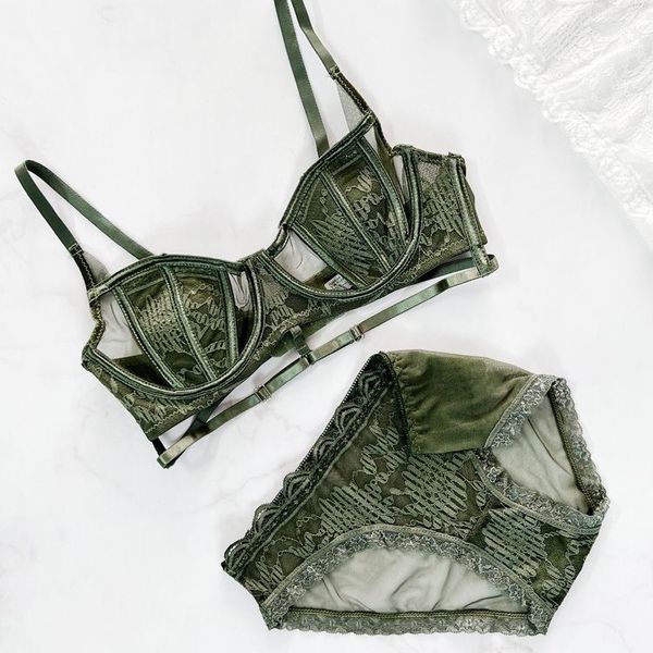 ست شورت و سوتین تور و دانتل هارنس دار