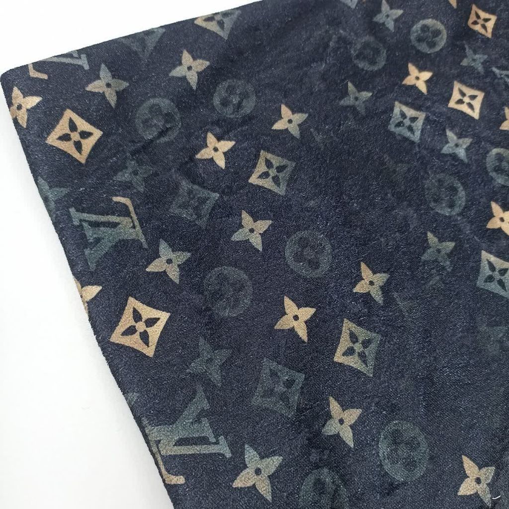 خرید اینترنتی پارچه مخمل طرح Louis Vuitton