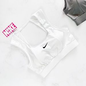 خرید آنلاین نیمتنه کاپدار ورزشی نایکی پشت باز Nike