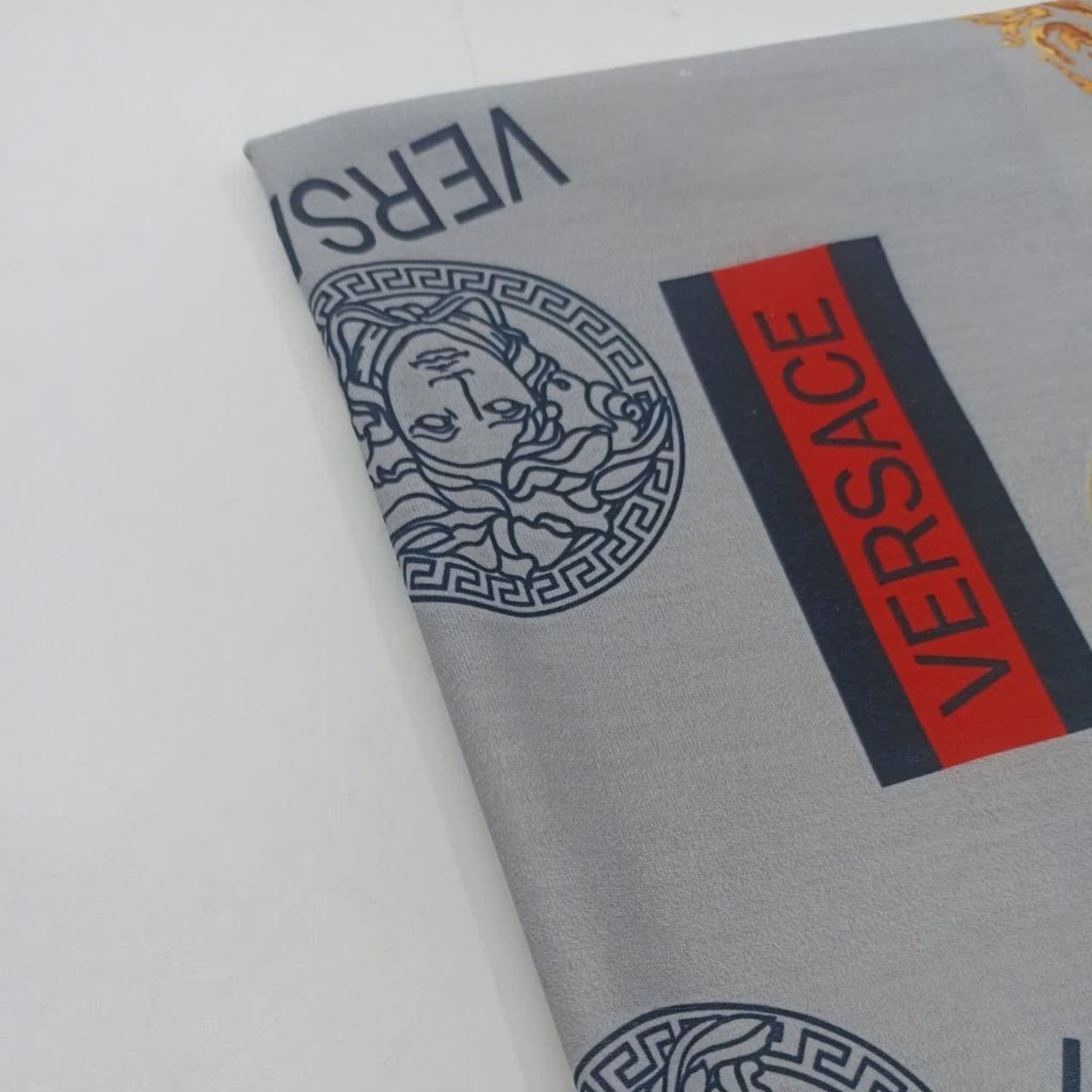 خرید اینترنتی پارچه تریکو Versace