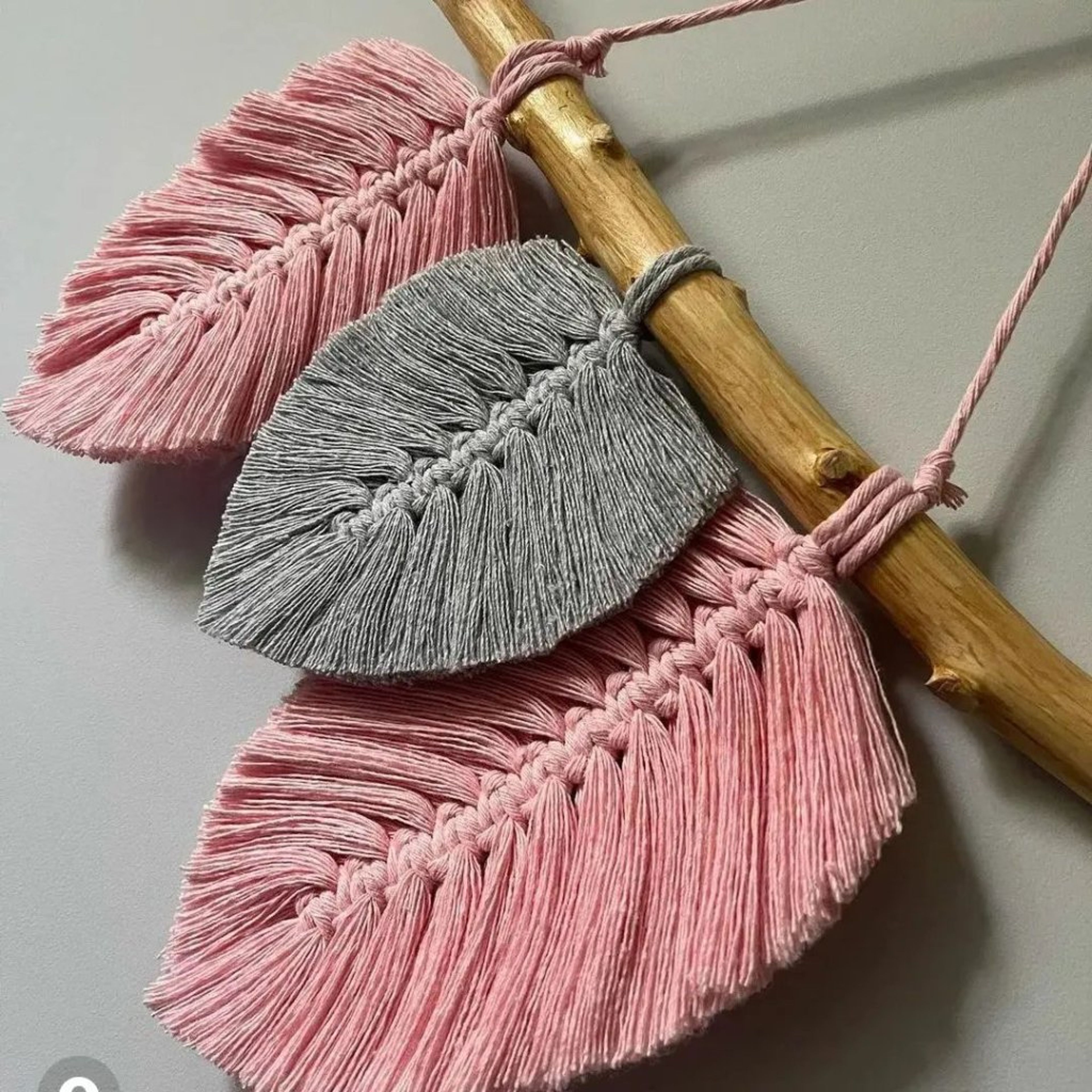 فروش اینترنتی دیوارکوب پر مکرومه بافی طرح صورتی