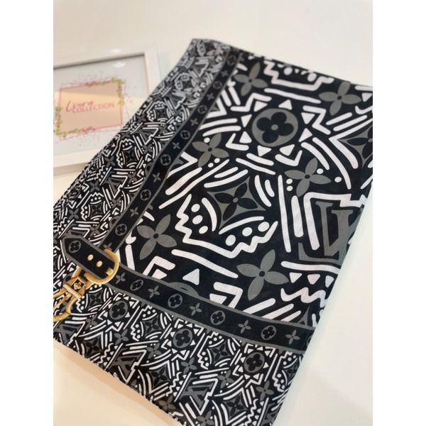 شال نخی طرح Lv