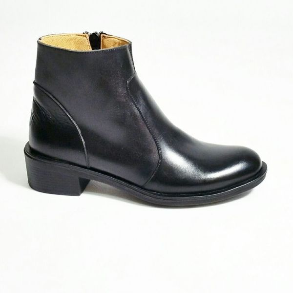 نیم بوت زنانه اسپرت چرم طبیعی مدل ناتالی مشکی