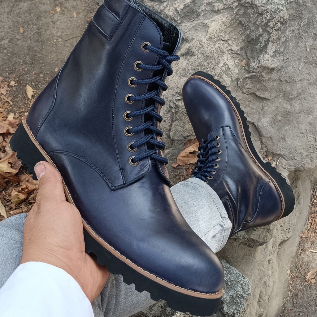 قیمت بوت مردانه  اسپرت چرم طبیعی دست دوز مدل دماوند سرمه ای