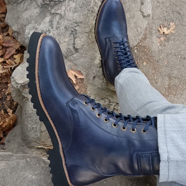 بوت مردانه  اسپرت چرم طبیعی دست دوز مدل دماوند سرمه ای