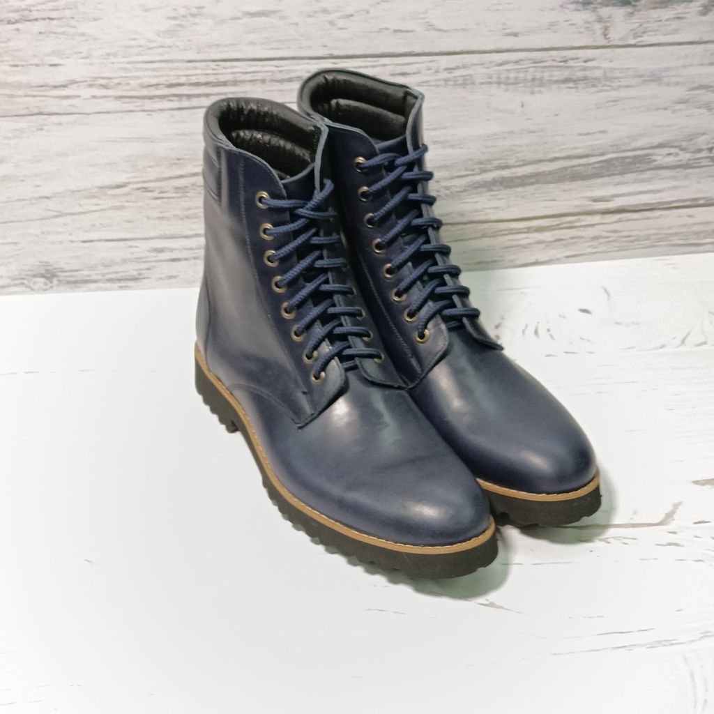 خرید آنلاین بوت مردانه  اسپرت چرم طبیعی دست دوز مدل دماوند سرمه ای