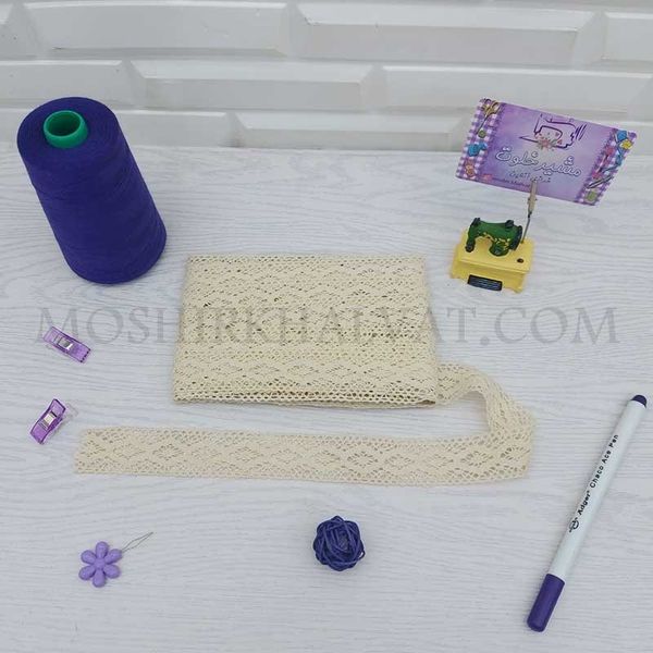 نوار کتان وسط کار پهن