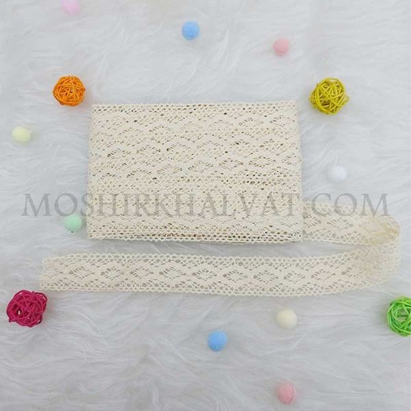 نوار کتان وسط کار پهن