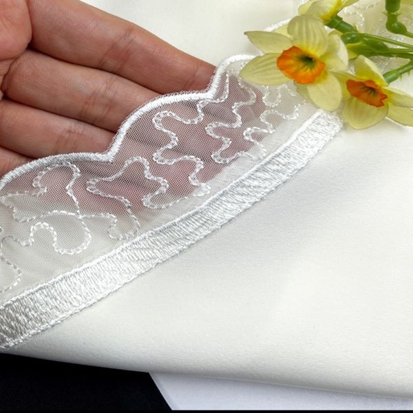 تاپ ساتن یقه گیپوردار مجلسی  زنانه سفید