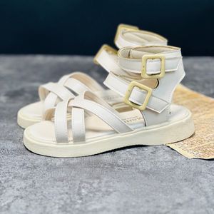 خرید اینترنتی قیمت صندل دخترانه طرح گلادیاتور کد 030601