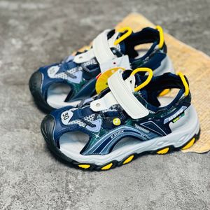 خرید اینترنتی قیمت صندل بچگانه چسبی طرح more برند G.duck کد 030606