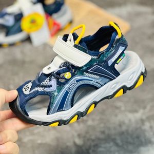 خرید اینترنتی قیمت صندل بچگانه چسبی طرح more برند G.duck کد 030606