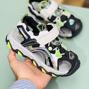 خرید اینترنتی قیمت صندل بچگانه چسبی طرح more برند G.duck کد 030606