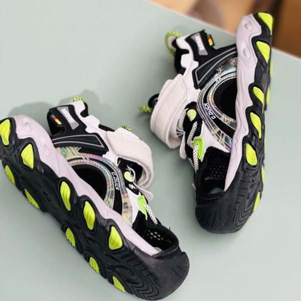 صندل بچگانه چسبی طرح more برند G.duck کد 030606