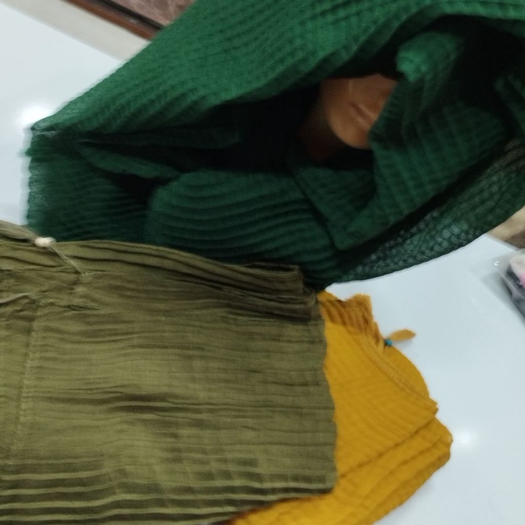 خرید اینترنتی شال پلیسه اعلا کد7576