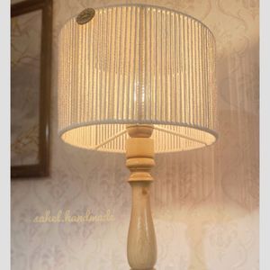 قیمت ارزان آباژور رو میزی چوبی با شید مکرومه