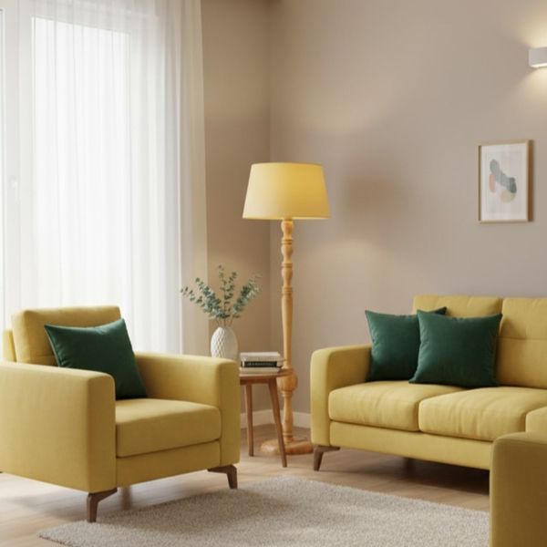 آباژور ایستاده چوبی کنار سالنی با شید پارچه ای