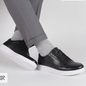 خرید اینترنتی کفش مردانه اسپرت دور دوخت شیک قابل ست با تمامی استایلها( قالب بزرگ )