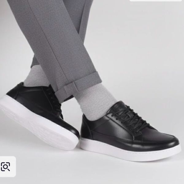 کفش مردانه اسپرت دور دوخت شیک قابل ست با تمامی استایلها( قالب بزرگ )