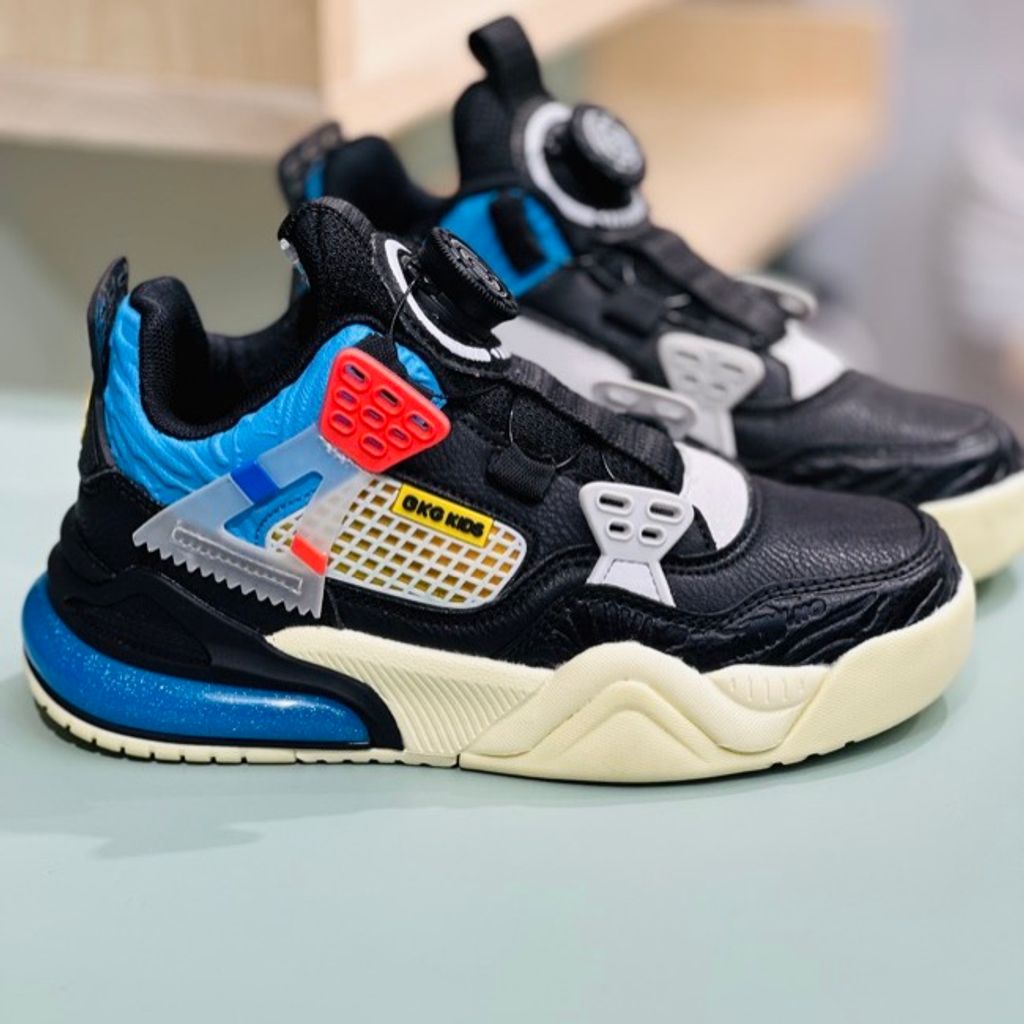 خرید اینترنتی قیمت کتونی طرح جردن4 برند BKG کد 071902