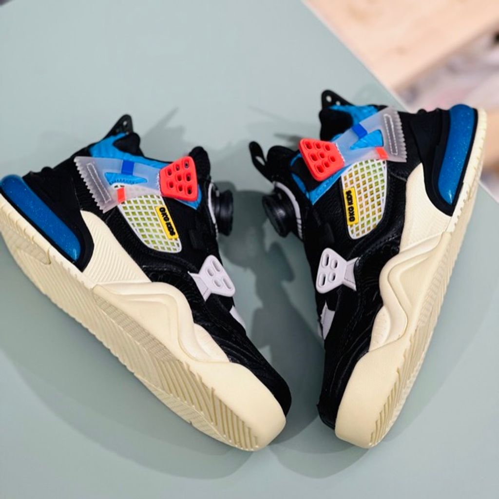 خرید اینترنتی قیمت کتونی طرح جردن4 برند BKG کد 071902