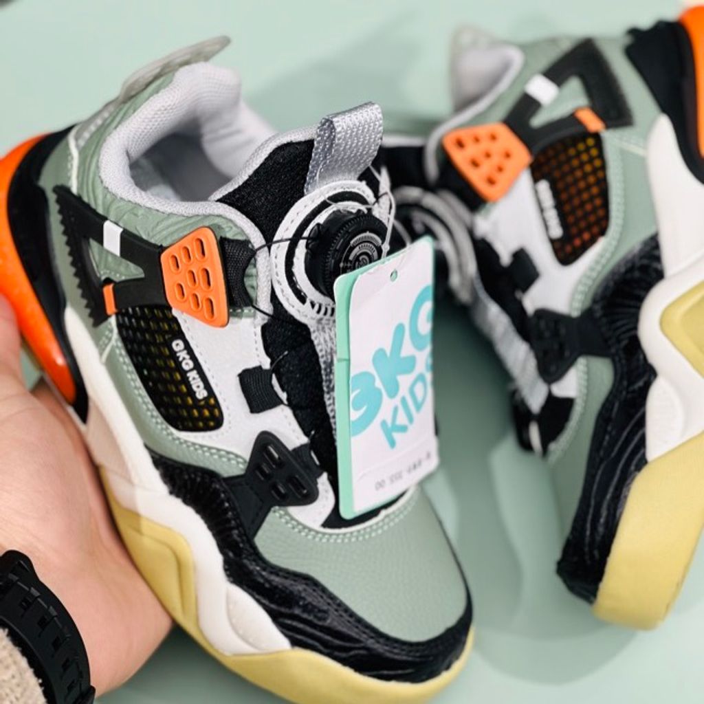 خرید اینترنتی قیمت کتونی طرح جردن4 برند BKG کد 071902