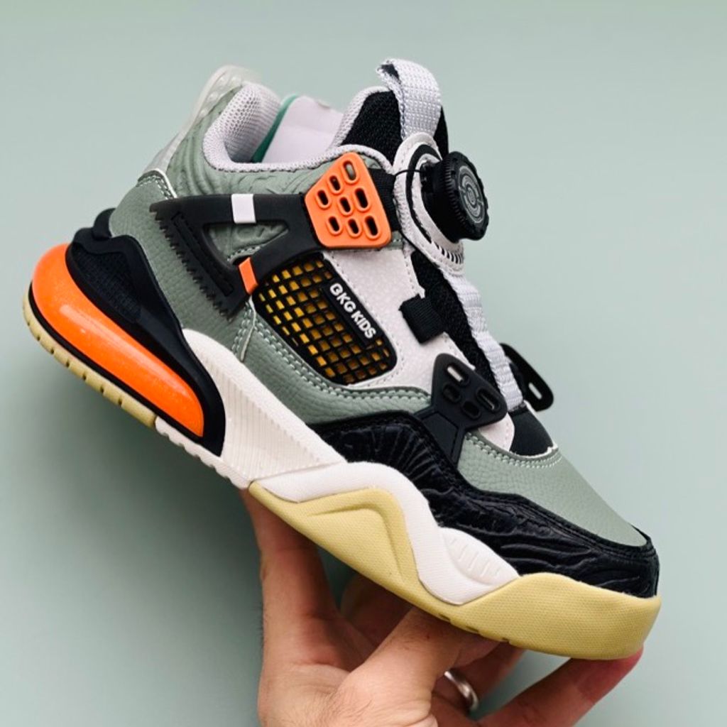 خرید اینترنتی قیمت کتونی طرح جردن4 برند BKG کد 071902