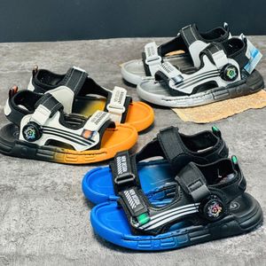 خرید اینترنتی قیمت صندل بچگانه زیپلاینی طرح benz برند mtl کد 033002