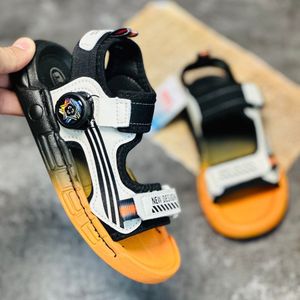 خرید اینترنتی قیمت صندل بچگانه زیپلاینی طرح benz برند mtl کد 033002