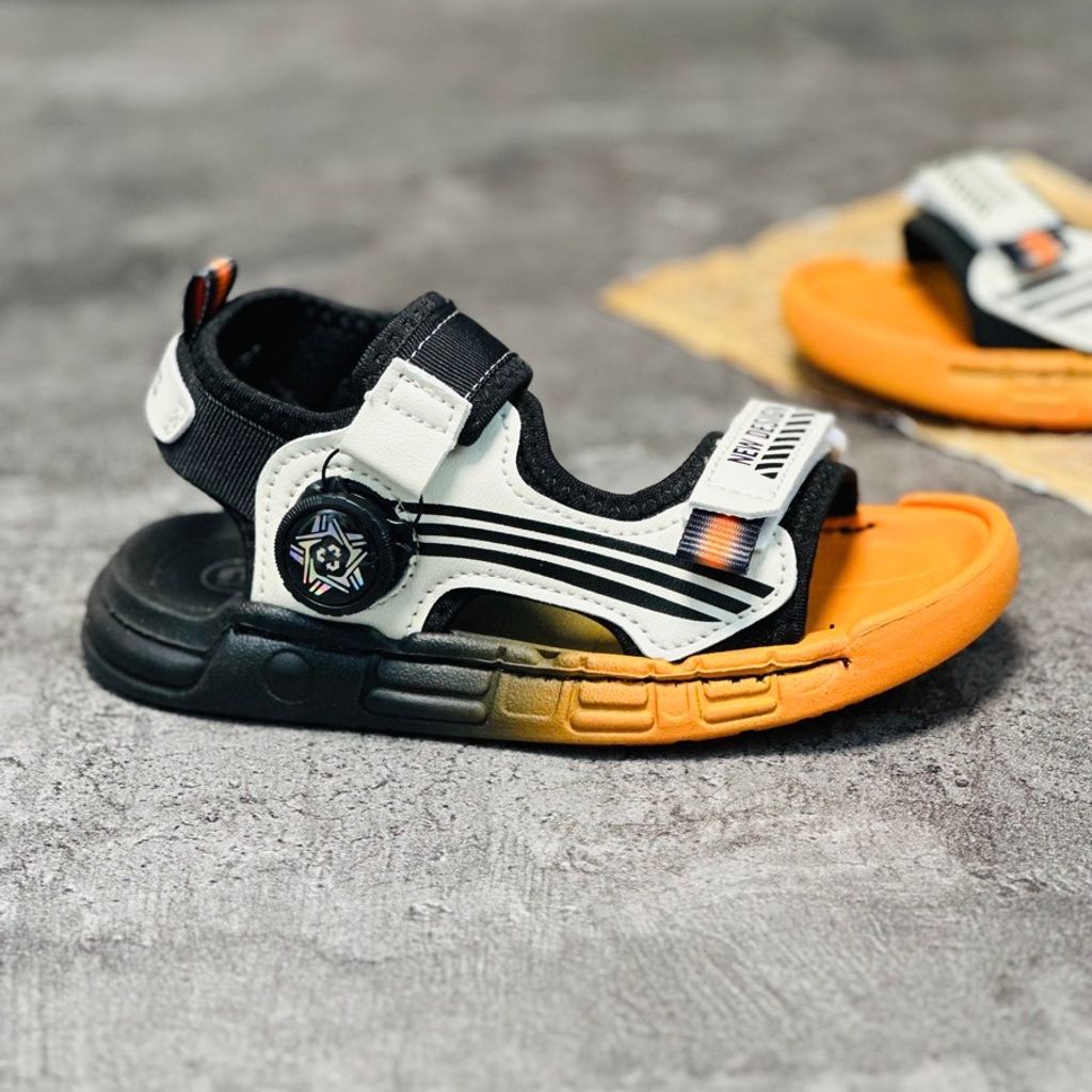 خرید اینترنتی قیمت صندل بچگانه زیپلاینی طرح benz برند mtl کد 033002