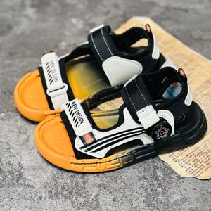 خرید اینترنتی قیمت صندل بچگانه زیپلاینی طرح benz برند mtl کد 033002