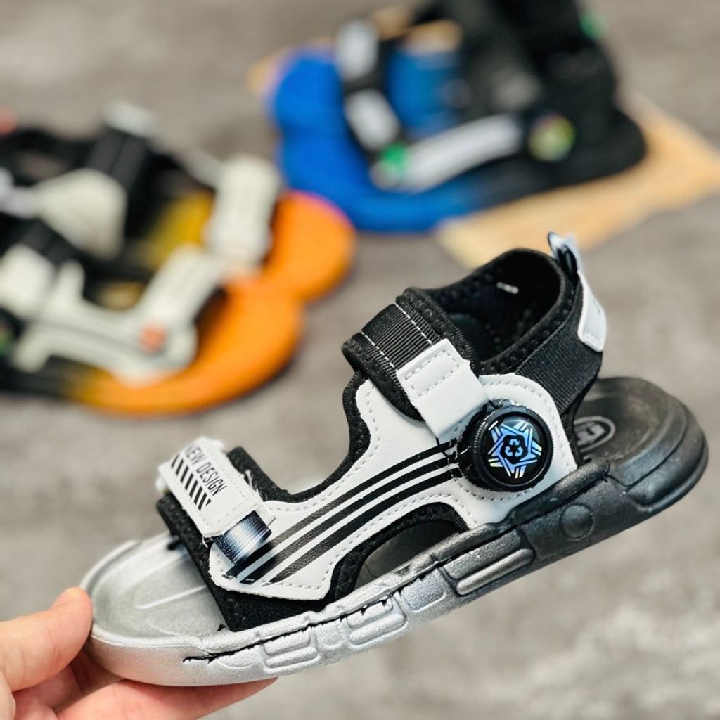 خرید اینترنتی قیمت صندل بچگانه زیپلاینی طرح benz برند mtl کد 033002