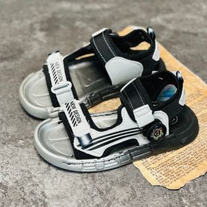 خرید اینترنتی قیمت صندل بچگانه زیپلاینی طرح benz برند mtl کد 033002