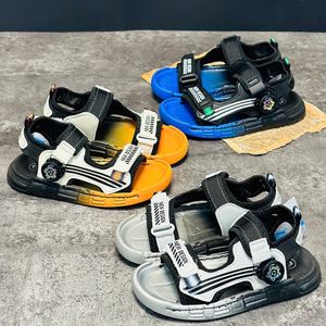 خرید اینترنتی قیمت صندل بچگانه زیپلاینی طرح benz برند mtl کد 033002