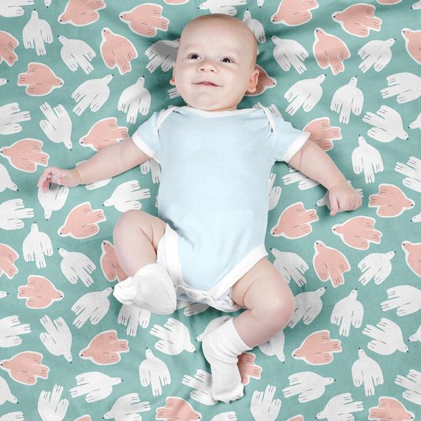 پارچه مخمل روتختی طرح گل و برگ کد 5012547