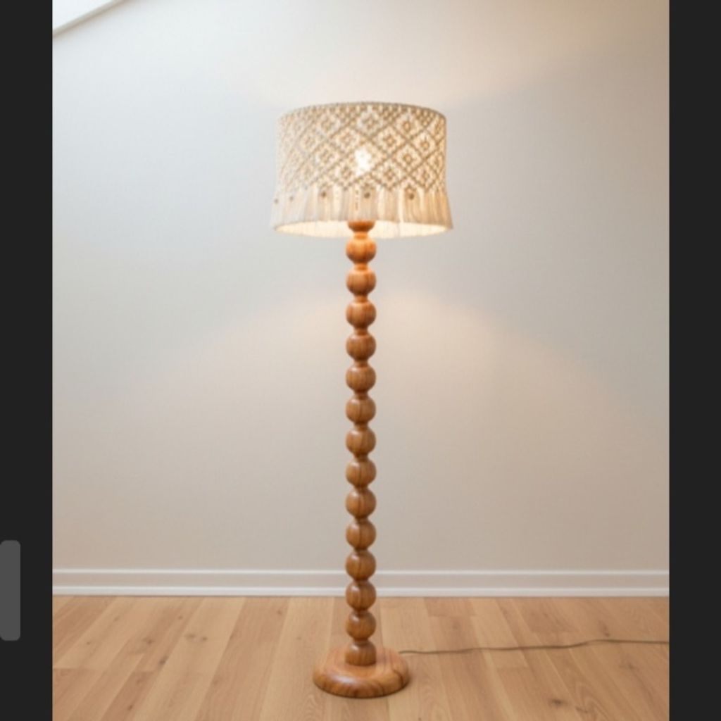 خرید اینترنتی آباژور ایستاده چوبی با شید مکرومه بافت شده