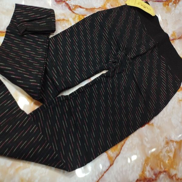 ساپورت. شلوار تو کرک طرح خطی