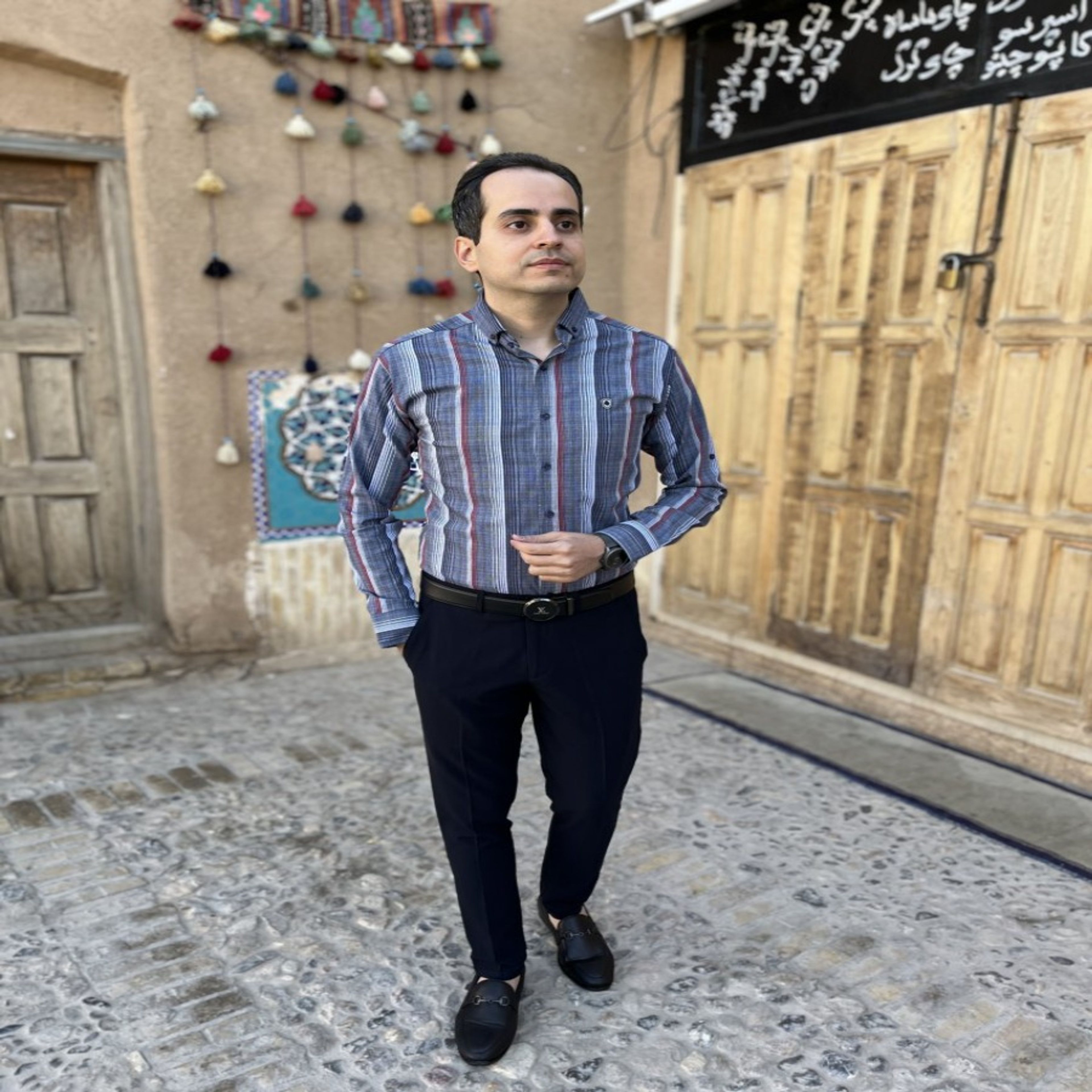 خرید اینترنتی پیراهن مردانه کشی راه راه