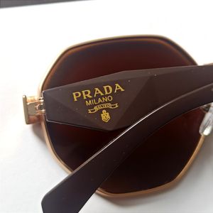 خرید آنلاین عینک آفتابی اسپرت برند پرادا Prada چند ضلعی