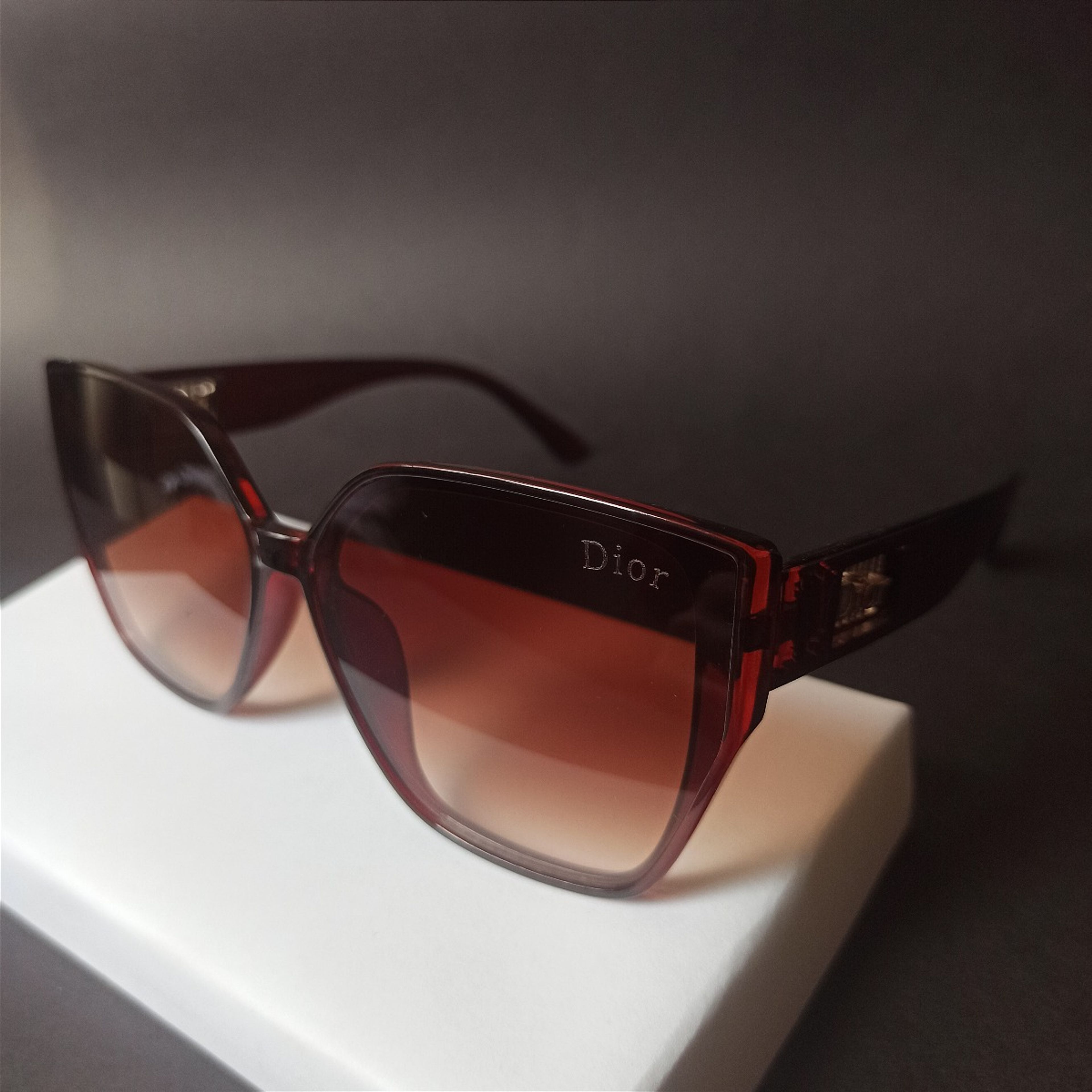 فروش اینترنتی عینک آفتابی زنانه دیور Dior لنز استاندارد یووی 400
