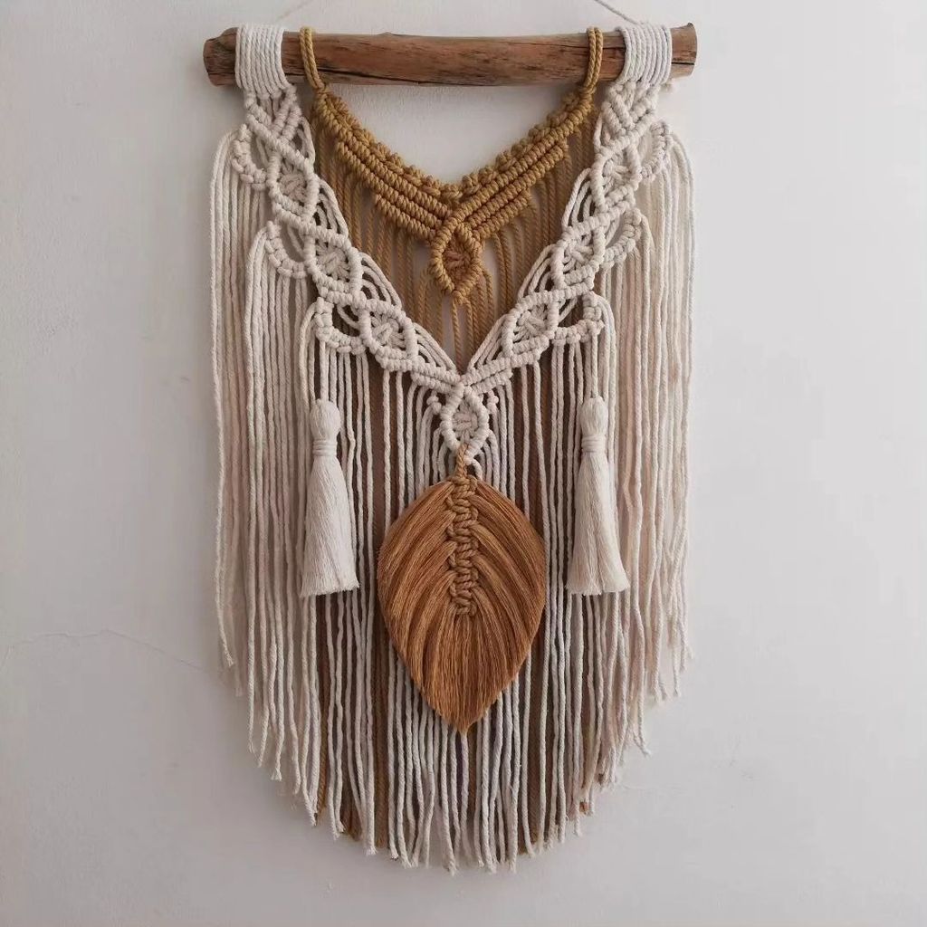 فروش اینترنتی دیوارکوب مکرومه طرح آویز فانتزی با برگ و منگوله